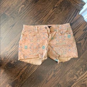 Detailed jean shorts